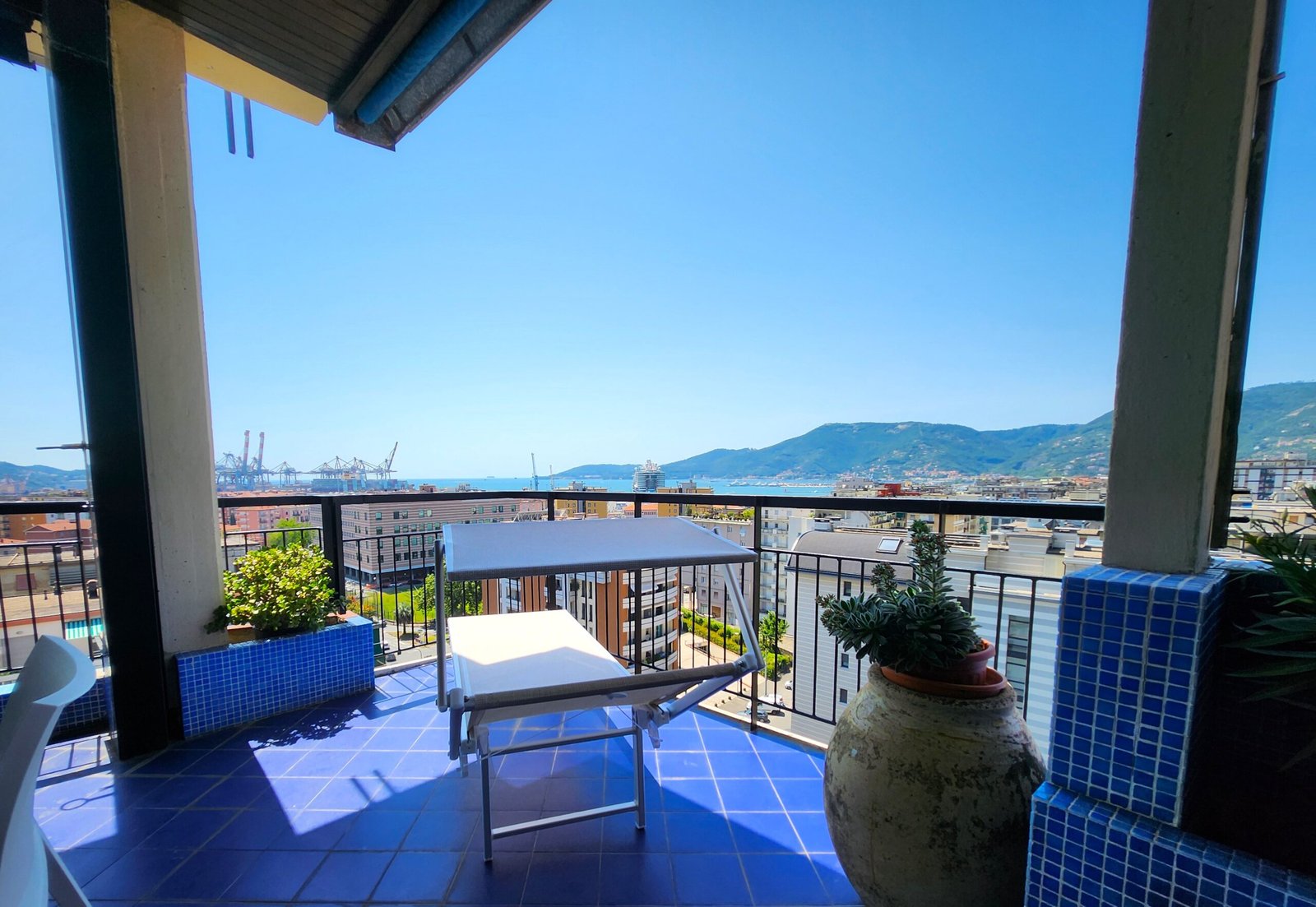 Terrazza vista mare dell'Appartamento Decimo Cielo La Spezia Terrazza vista mare dell'Appartamento Decimo Cielo La Spezia